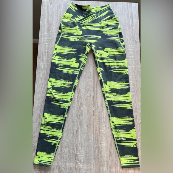 Alphalete leggings. Worn a few times, like new - Picture 3 of 3